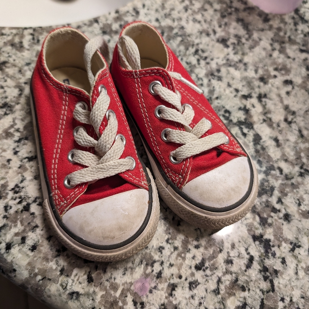 Toddler size 5 Converse